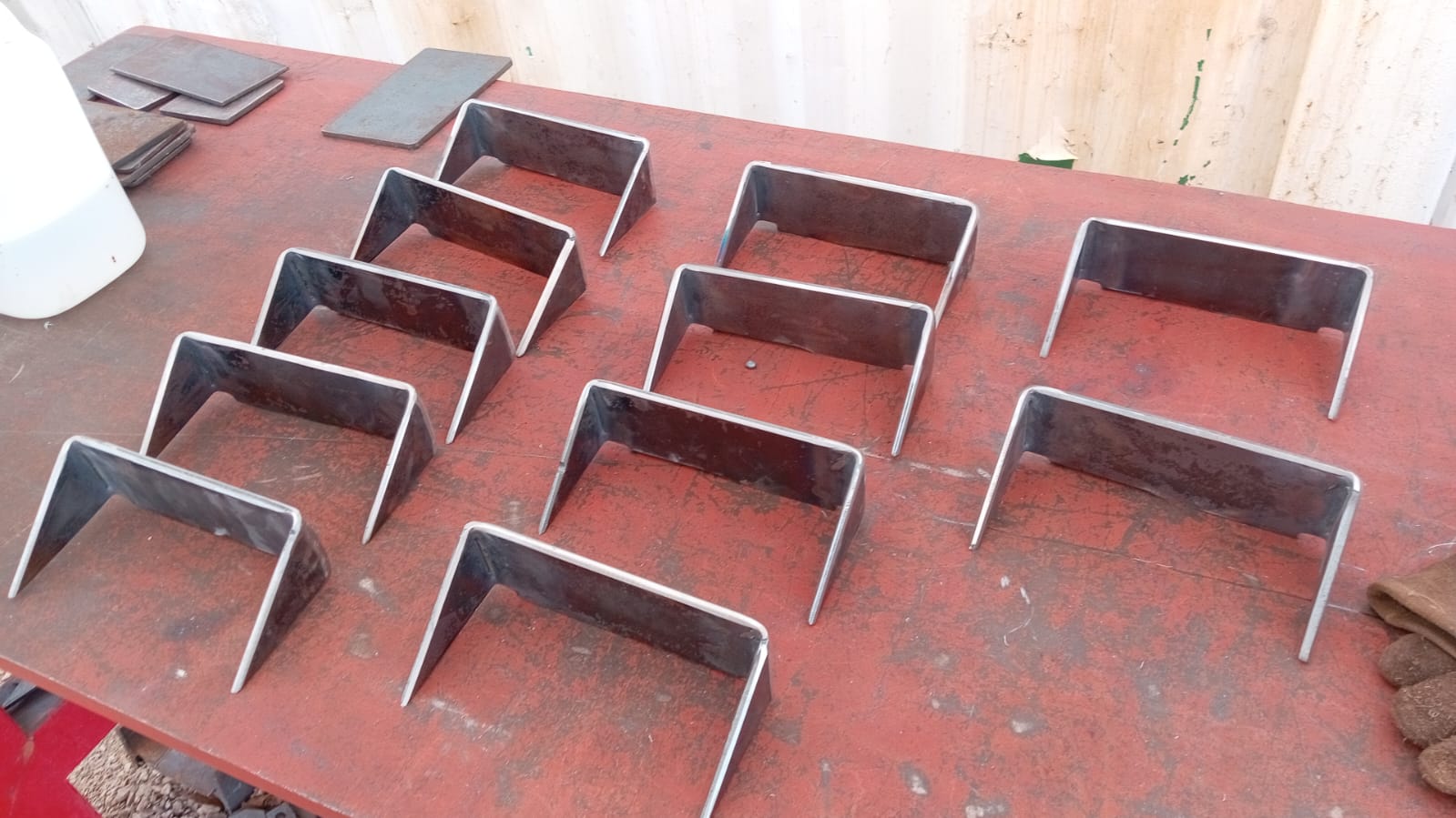 Lote de piezas dobladas en serie